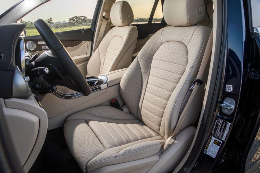 Интерьер Mercedes-Benz GLC350 e 4Matic (X253) 2018 года  (NA) (фото 17 из 29)